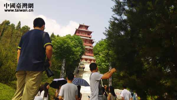 全國網絡媒體陜西行的記者走進寶雞青銅器博物院 全國網絡媒體陜西行的記者走進寶雞青銅器博物院