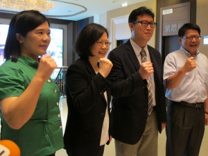 姚文智柯文哲挺哪個(gè)?蔡英文笑而不答 姚文智柯文哲挺哪個(gè)?蔡英文笑而不答