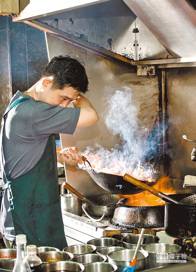 臺灣認定廚師患肺腺癌屬于職業病 臺灣認定廚師患肺腺癌屬于職業病