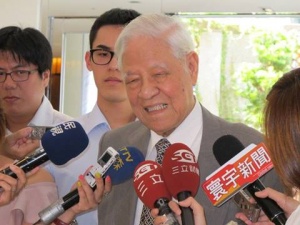 李登輝酸連勝文:你要當(dāng)市長(zhǎng),別叫爸爸幫忙 李登輝酸連勝文:你要當(dāng)市長(zhǎng),別叫爸爸幫忙