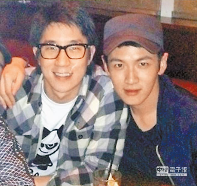 好友爆料:房祖名愛找柯震東玩純屬“藉帥哥泡妞” 好友爆料:房祖名愛找柯震東玩純屬“藉帥哥泡妞”