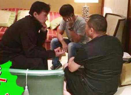 見房祖名被拒 成龍露愁容 見房祖名被拒 成龍露愁容