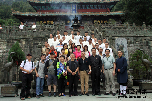 第八屆海峽兩岸媒體荊楚行記者來到十堰武當(dāng)山海峽兩岸交流基地進(jìn)行參觀采訪 第八屆海峽兩岸媒體荊楚行記者來到十堰武當(dāng)山海峽兩岸交流基地進(jìn)行參觀采訪