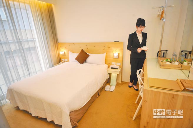 陸客自由行加持,臺(tái)灣旅館改建盛行。圖片來(lái)源:臺(tái)灣中時(shí)報(bào)系) 陸客自由行加持,臺(tái)灣旅館改建盛行。圖片來(lái)源:臺(tái)灣中時(shí)報(bào)系)
