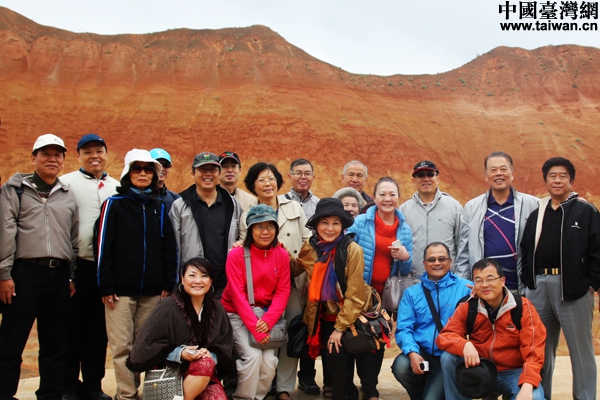 臺(tái)南市兩岸公共事務(wù)交流協(xié)會(huì)西部考察合影。 臺(tái)南市兩岸公共事務(wù)交流協(xié)會(huì)西部考察合影。