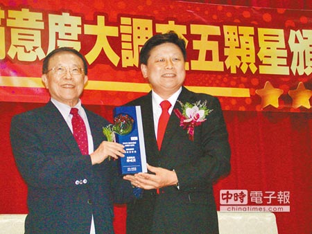 臺(tái)灣花蓮傅昆萁民調(diào)獲8成選票 藍(lán)綠選民都支持 臺(tái)灣花蓮傅昆萁民調(diào)獲8成選票 藍(lán)綠選民都支持