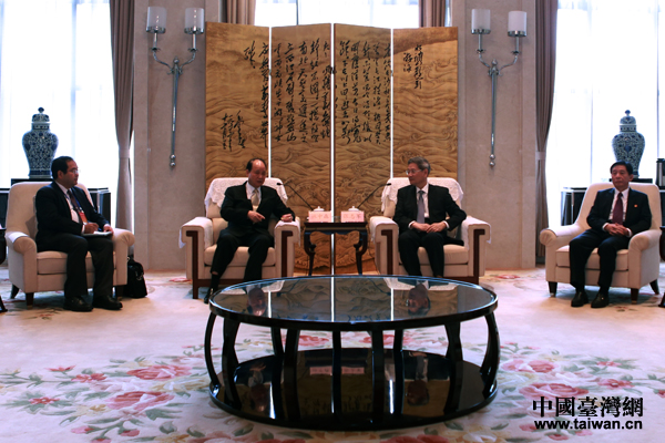 張志軍22日在武漢會見了林中森一行 張志軍22日在武漢會見了林中森一行