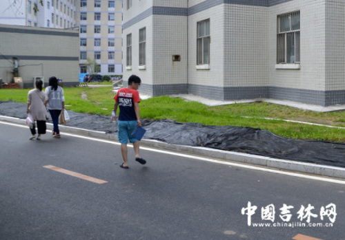 �����˰���1��1�� �ܺ�����ǰ���������е�