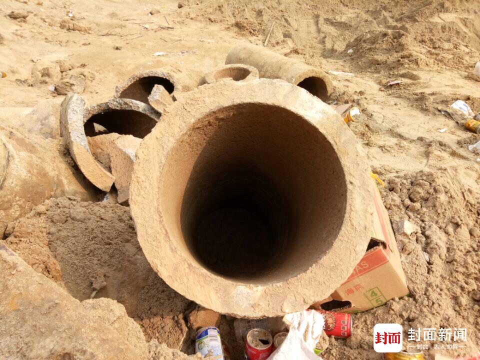 就是這口枯井吞噬了聰聰的生命(封面新聞記者11月11日攝) 就是這口枯井吞噬了聰聰的生命(封面新聞記者11月11日攝)