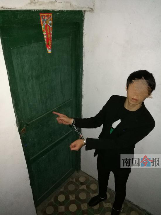 �����˰�ĳ��ָ�J�����F�����������D