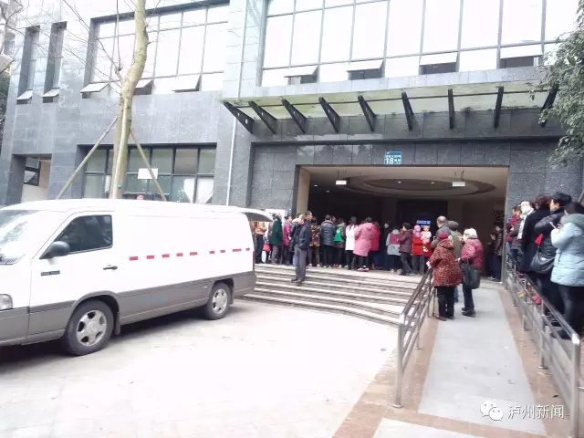 �Ĵ�һ����Ů���˹�(ji��)���l(f��)�F(xi��n)���������݃�(n��i) �ӷ���ץ