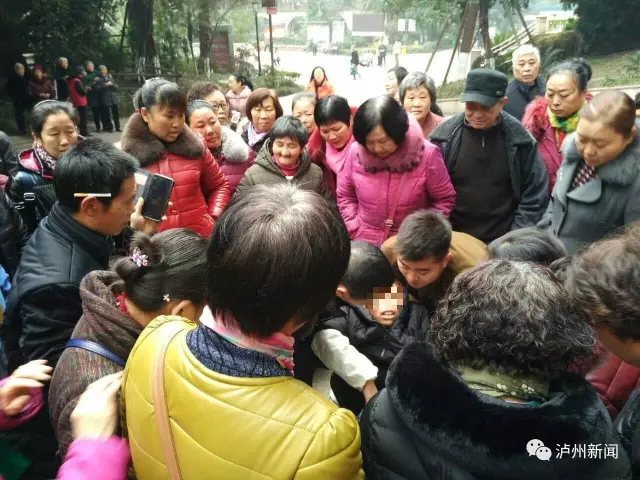 �Ĵ�һ����Ů���˹�(ji��)���l(f��)�F(xi��n)���������݃�(n��i) �ӷ���ץ