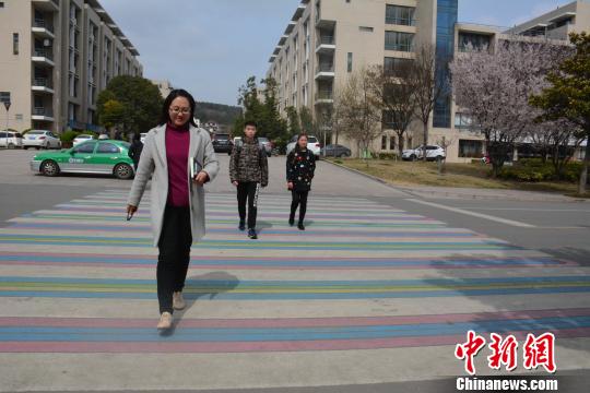 �Ї��V��F��ɫ������R��񿾮�wͿ�f�����ȇ}��