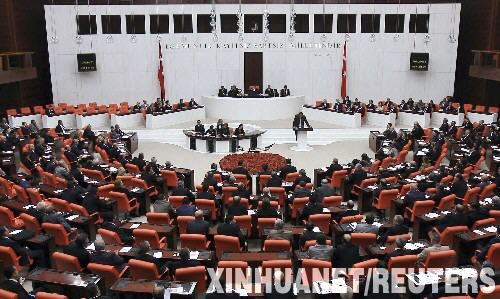  10��17�գ����������׶������������h��(hu��)�ɆT�e�Е�(hu��)�hӑՓԽ������(k��)���¹����h���b�Ą�(d��ng)�h����(d��ng)�죬��������(gu��)���h��(hu��)ͨ�^�������f���Ĳ�ȡԽ���Є�(d��ng)����(k��)���¹����h���b�Ą�(d��ng)�h�� ���A��/·͸