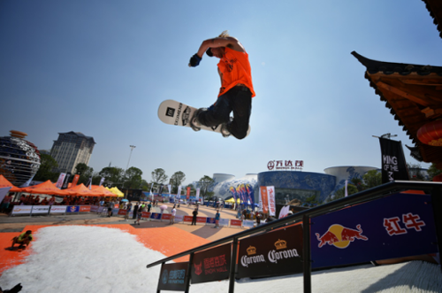 40�ȸߜ��µĻ�ѩِ ��ѩɽ֮�����ļ�ِ�ϲ��_��(zh��n)