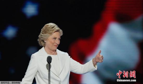 當地時間7月29,美國費城,為期四天的美國民主黨全國代表大會的最后一天,前國務卿希拉里正式接受提名,與共和黨總統候選人特朗普展開對決。