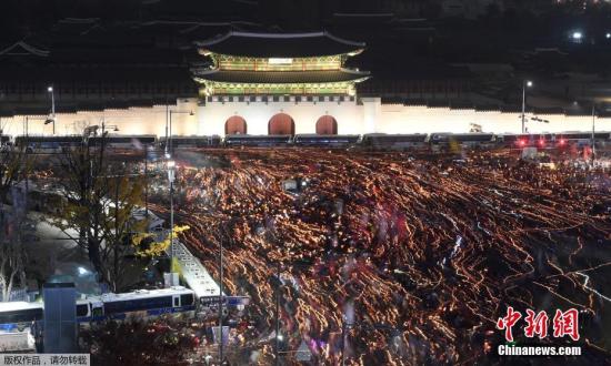 大規(guī)模燭光集會