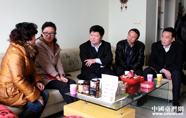 國臺辦主任助理龍明彪走訪成都大陸配偶家庭 國臺辦主任助理龍明彪走訪成都大陸配偶家庭