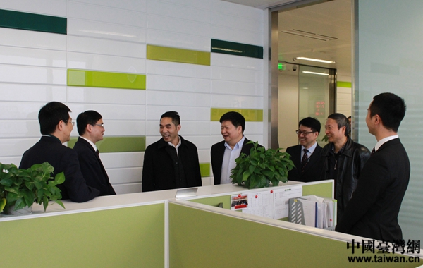 國臺辦主任助理龍明彪與臺灣第一銀行成都分行員工交流。 國臺辦主任助理龍明彪與臺灣第一銀行成都分行員工交流。