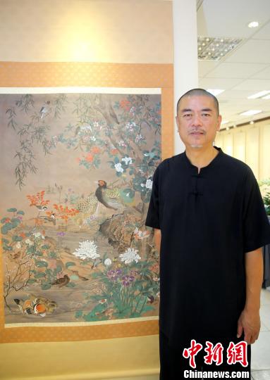 臺(tái)灣獨(dú)臂工筆畫家陳振益辦展 期待與大陸同行交流 臺(tái)灣獨(dú)臂工筆畫家陳振益辦展 期待與大陸同行交流