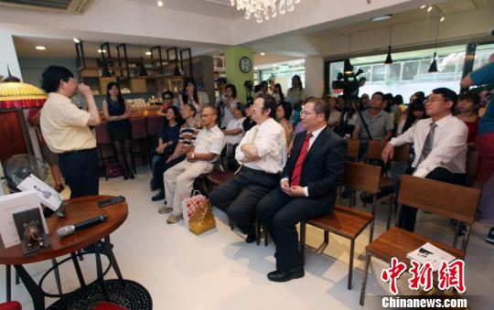 5��29�գ��Lƪ�o(j��)���ČW(xu��)�������Ї��˺��m֮�����w�����l(f��)������_���e�С��D��l(f��)����F(xi��n)�������S���A �z