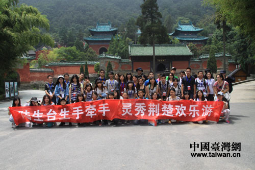 �ɰ�ͬ�W(xu��)���䮔(d��ng)ɽ�º�Ӱ