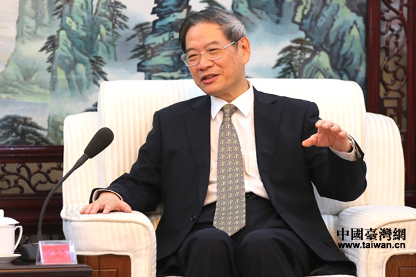 國臺(tái)辦主任張志軍會(huì)見臺(tái)灣村里長(zhǎng)聯(lián)誼總會(huì)參訪團(tuán)。(中國臺(tái)灣網(wǎng) 宣玲玲 攝) 國臺(tái)辦主任張志軍會(huì)見臺(tái)灣村里長(zhǎng)聯(lián)誼總會(huì)參訪團(tuán)。(中國臺(tái)灣網(wǎng) 宣玲玲 攝)