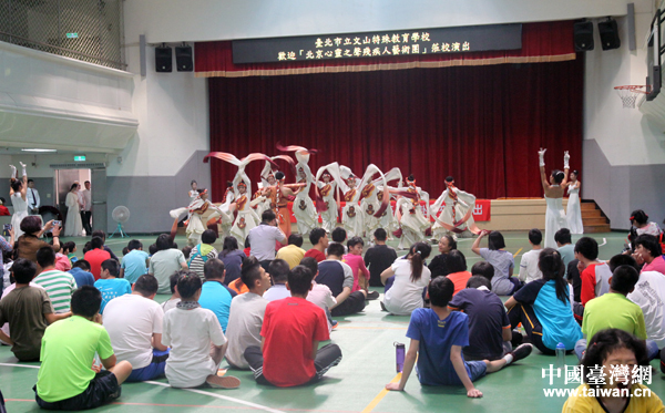 大陸殘障藝人訪臺北文山特殊教育學校獻藝臺灣智障兒 大陸殘障藝人訪臺北文山特殊教育學校獻藝臺灣智障兒