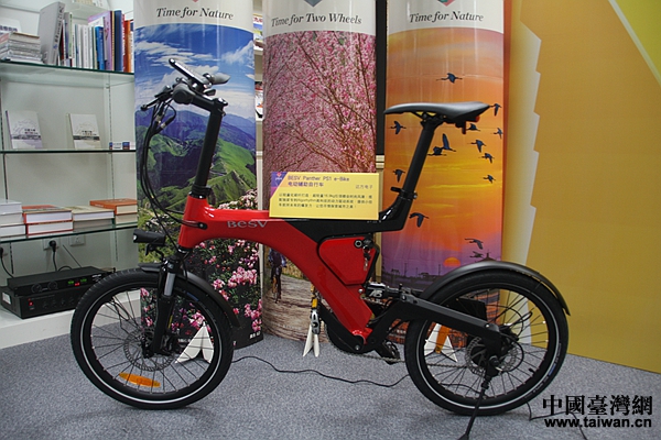 充電5小時可走80公里的智慧輔助動力自行車。(中國臺灣網 李學磊 攝) 充電5小時可走80公里的智慧輔助動力自行車。(中國臺灣網 李學磊 攝)