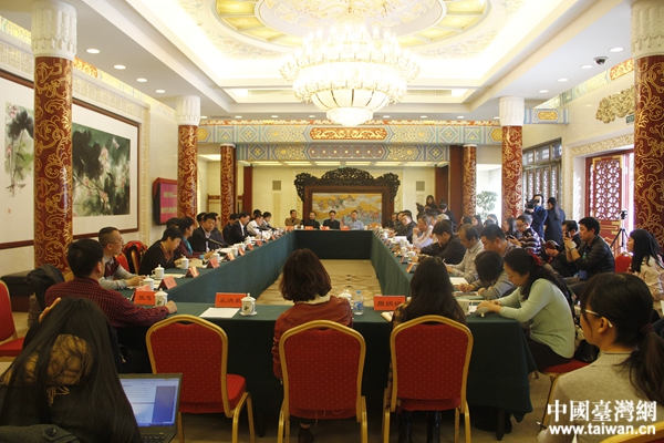 海歸季談——海歸代表暢談“兩會”。(中國臺灣網 李學磊 攝) 海歸季談——海歸代表暢談“兩會”。(中國臺灣網 李學磊 攝)