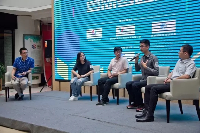 演講嘉賓與在場的臺灣青年進行交流并回答提問 演講嘉賓與在場的臺灣青年進行交流并回答提問