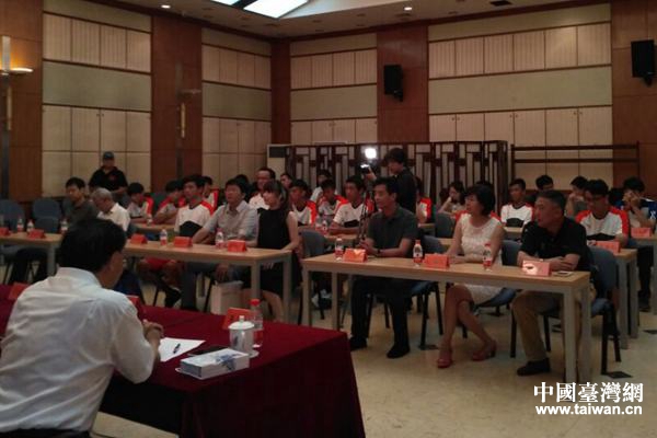 情續兩岸 足賽風采--臺盟中央與臺南一中交流座談會記 情續兩岸 足賽風采--臺盟中央與臺南一中交流座談會記