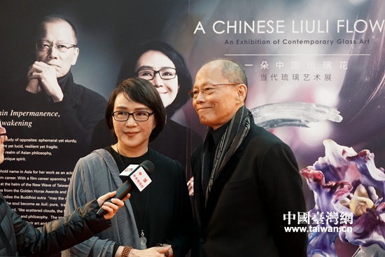 楊惠姍和張毅在展覽現場接受媒體采訪 楊惠姍和張毅在展覽現場接受媒體采訪