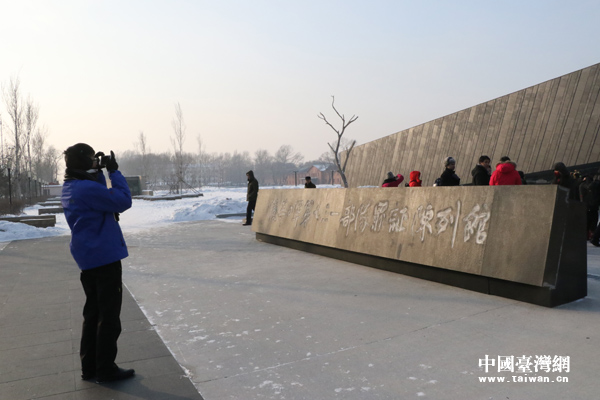 兩岸學(xué)生參觀“731部隊(duì)罪證陳列館” 兩岸學(xué)生參觀“731部隊(duì)罪證陳列館”
