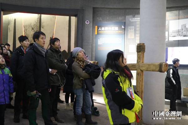兩岸學(xué)生參觀“731部隊(duì)罪證陳列館” 兩岸學(xué)生參觀“731部隊(duì)罪證陳列館”