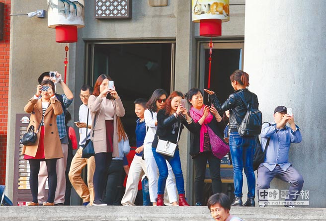 蔡英文上任以來最大跌幅:赴臺個(gè)人游陸客大減55%