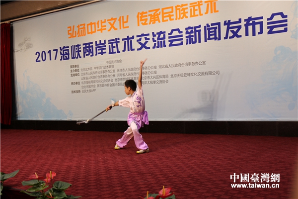 西城體校武術(shù)隊(duì)小隊(duì)員舞劍表演 西城體校武術(shù)隊(duì)小隊(duì)員舞劍表演