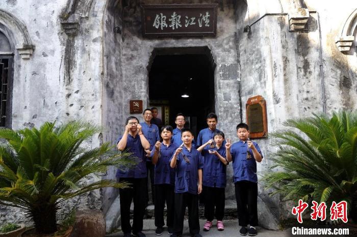 資料圖,兩岸青年在洪江古商城研學商道文化。 洪江古商城 供圖