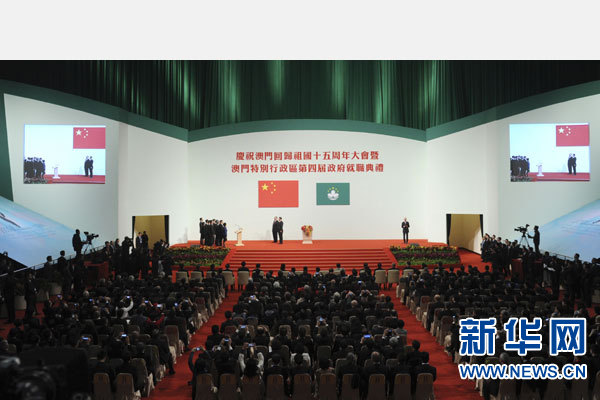 習近平出席慶祝澳門回歸祖國15周年大會并發表重要講話 習近平出席慶祝澳門回歸祖國15周年大會并發表重要講話