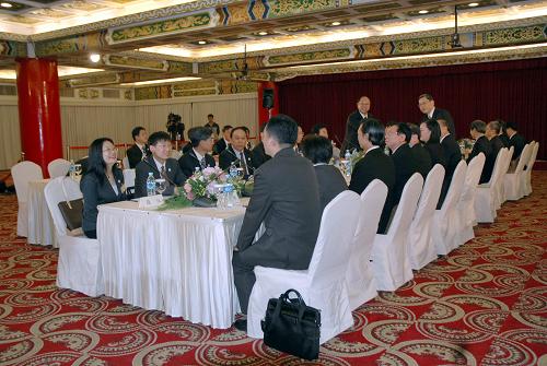 11月3日,海峽兩岸關(guān)系協(xié)會(huì)與海峽交流基金會(huì)在臺(tái)北就會(huì)談相關(guān)協(xié)議舉行副會(huì)長(zhǎng)、副董事長(zhǎng)層級(jí)的預(yù)備性磋商。新華社記者 趙博 攝