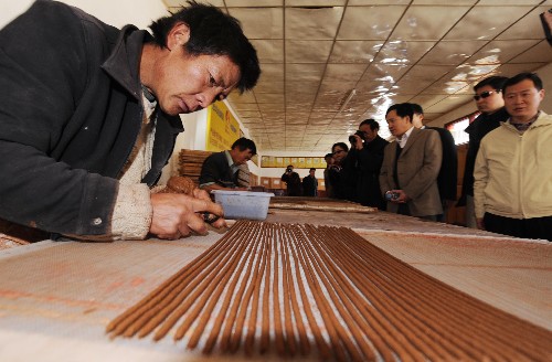 4��12�գ�Ԯ�ظɲ������؍��ؽ��Q���޹�˾���^�����ֹ������^���� ���������ԇ��Ҹ���ί��120����Ԯ�ظɲ��������؇��Ҽ��Ļ��a�Iʾ�����ء������؍��ؽ��Q���޹�˾���^����������S���������ΘI��Ѹ�ٰlչ���Ļ��a�I�õ���ǰ�lչ�����؍��ؽ��Q���޹�˾���������Ļ��a�I�����^��I���Ļ�ˇ�g�aƷ���܇������ο͵���A�� ���A��ӛ�� ��ɣ�_�� �z